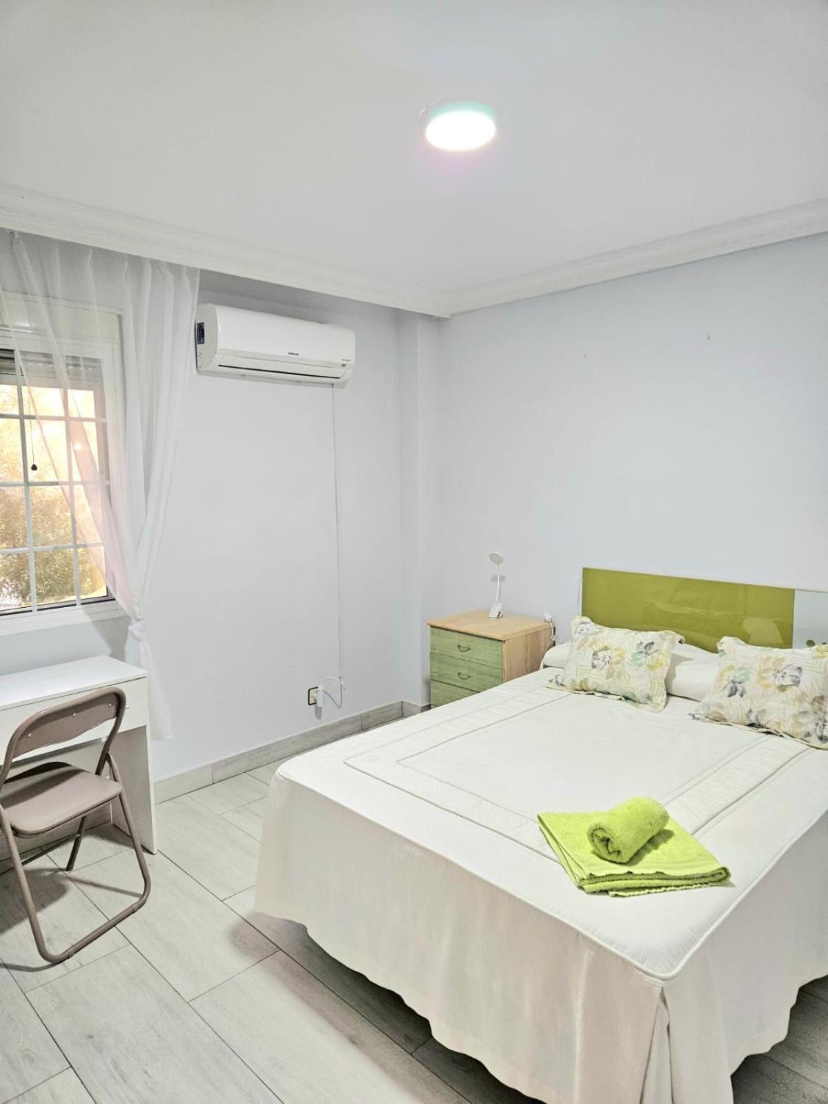 Habitacion Privada A 15 Min De La Playa/Piso Hotel Huelva Luaran gambar